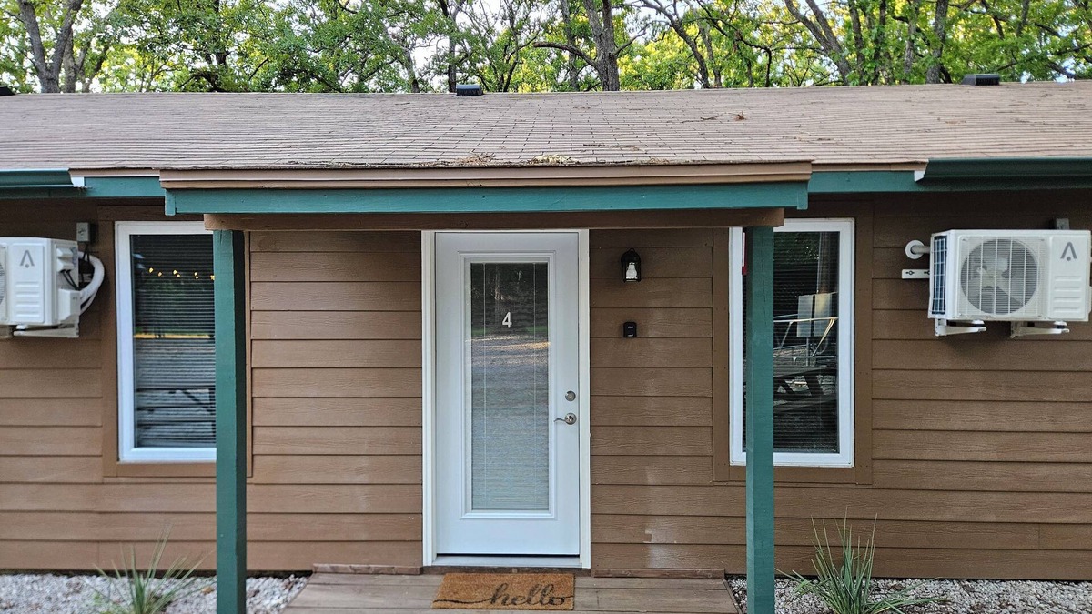 2-bedroom Condo #4 at Bennettscape Lodge with AC, WiFi by Bennett Spring Park MO