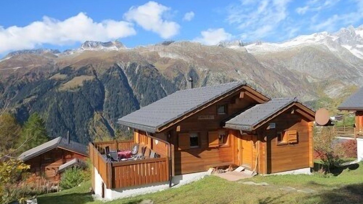 5 star chalet with stunning views, top location, free Wi-Fi, ski-in-ski-out