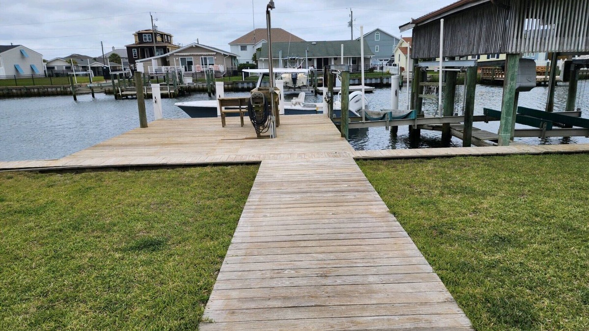 Beach Cottage on the Canal