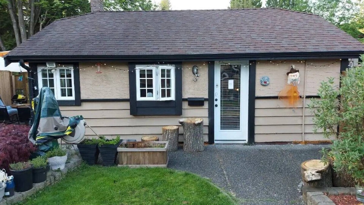 Beautiful Private Coach House in North Vancouver