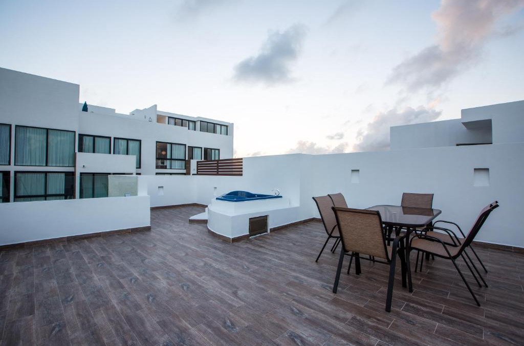 Central and Charming PHs & Apartments with Pool, Jacuzzi and Private Terraces