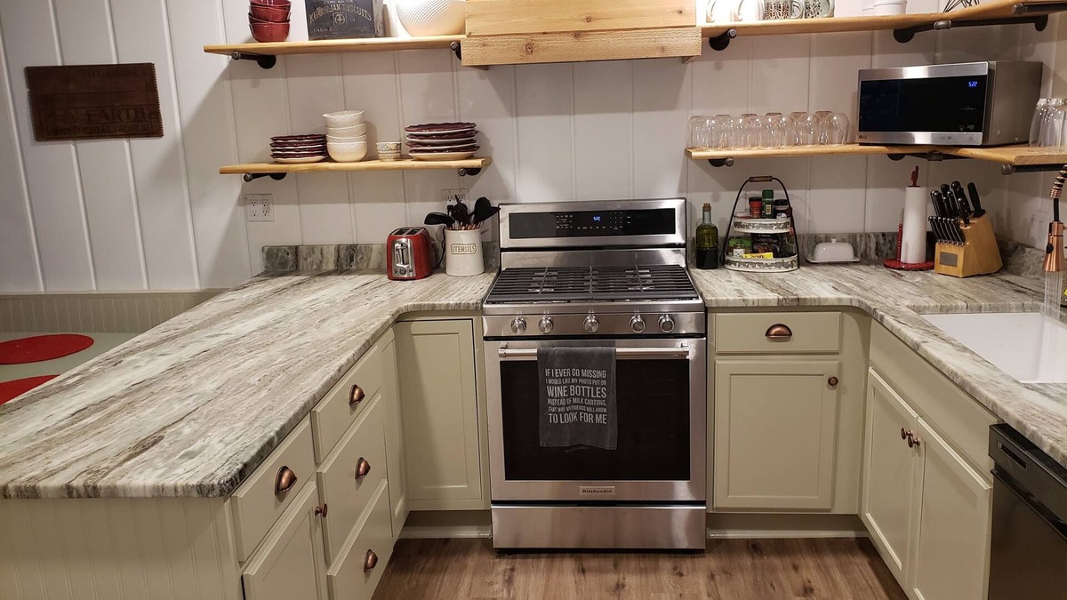 Great Location - charming house walking distance to lake and minutes to downtown