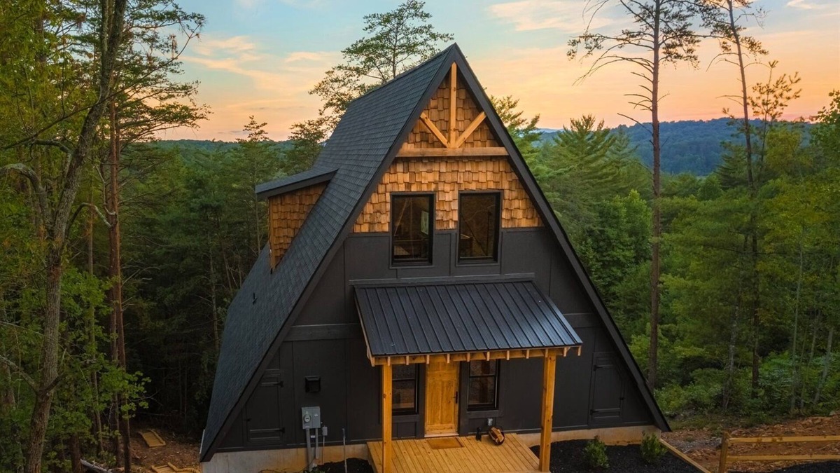 Hemptown Hollow! Creekfront:10 min from Blue Ridge