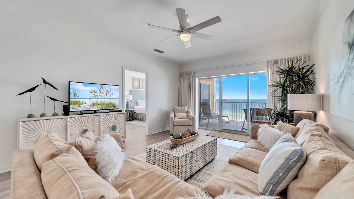 Marlin Key 3C ~ Outdoor Pool, Covered Parking, Low Density Complex + $400 in FREE Activities Daily