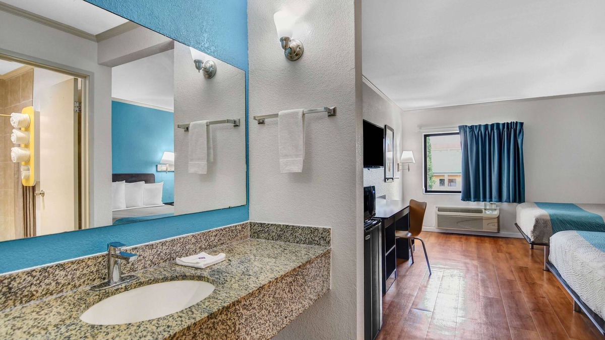 Motel 6 Norcross, GA