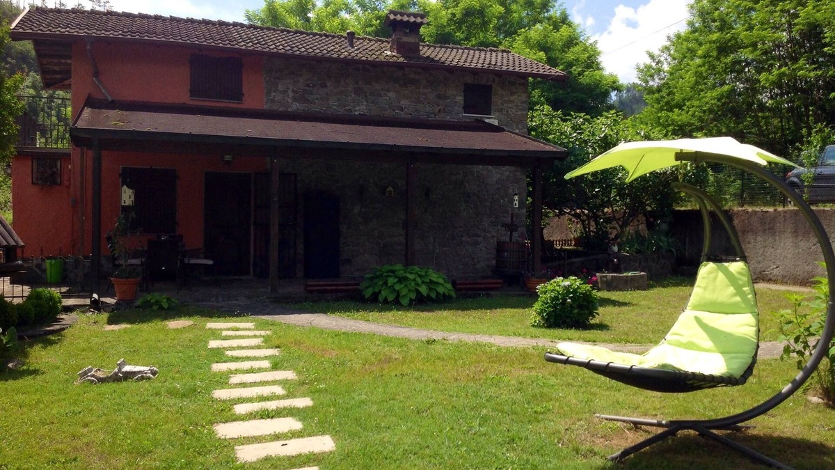 OLD HOUSE WITH PARK NEAR TO THE FIVE LANDS