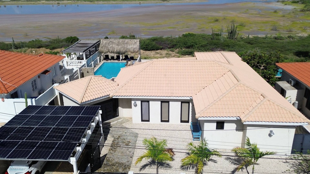 Ruby On The Salina: Pool, Bar & Stunning View - 4 Minutes to Beaches!