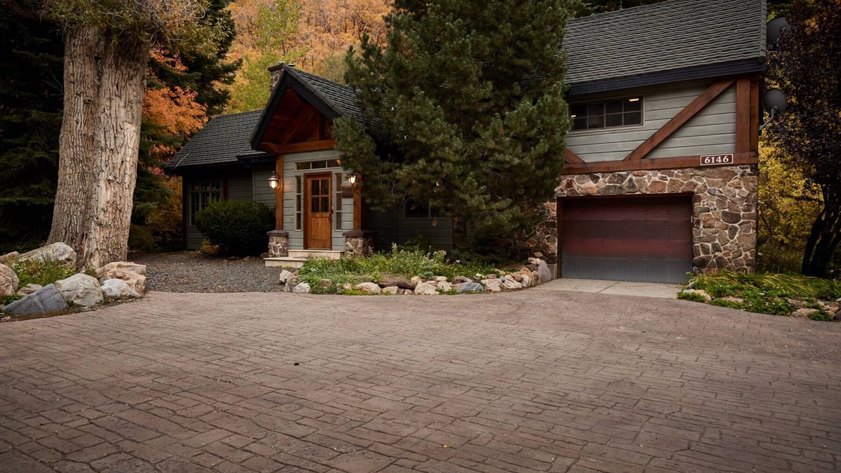 Snowcapped and sun-splashed In The Canyon Retreat: Cabin Home with Hot Tub