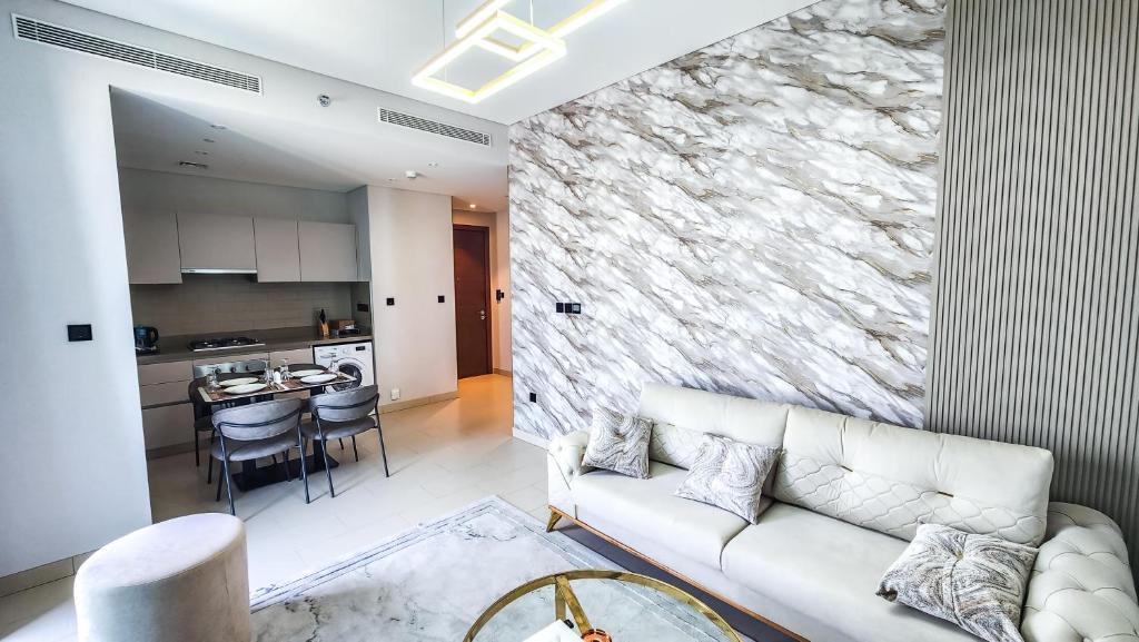 STAY BY LATINEM Luxury 2BR Holiday Home CVR A605 near Burj Khalifa