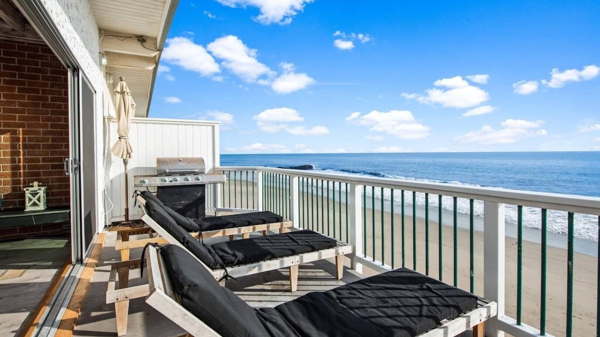 Superior Malibu Road Oceanfront Townhouse PRIVATE BEACH