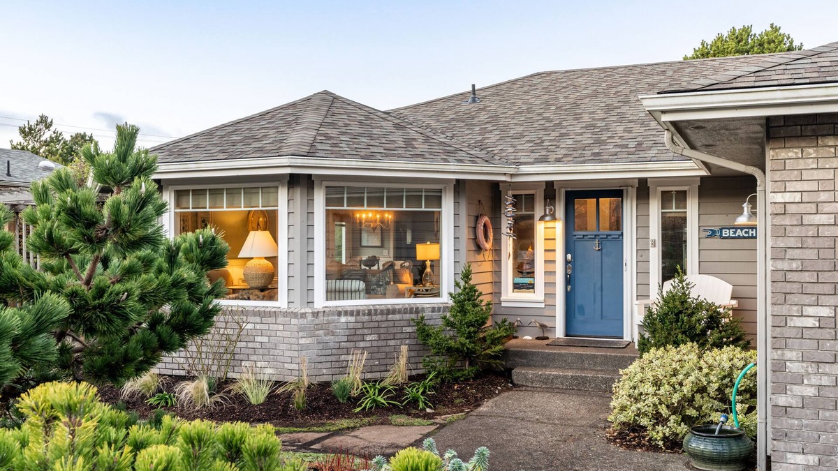 Truly a Treasure by AvantStay | Walk to Beach, Patio