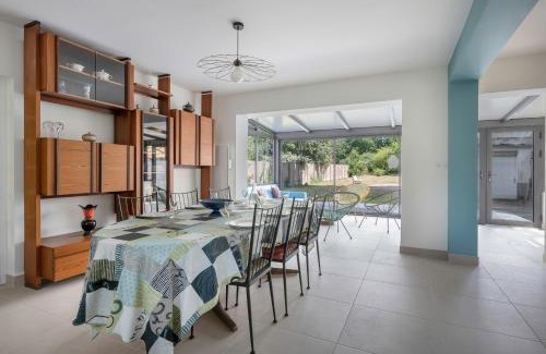 Mesquer House | Beautiful Coastal Home for 9 Steps from the Beach