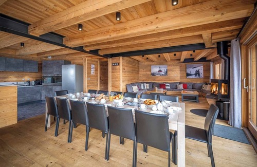 Viel-Alpe Ski Chalet | Mountain View Retreat: Steps from the Gondola & Spa Access