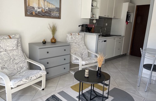 La Baule-Escoublac Apartment | Tranquil Studio Steps from the Beach and Market, 10/10 Rated