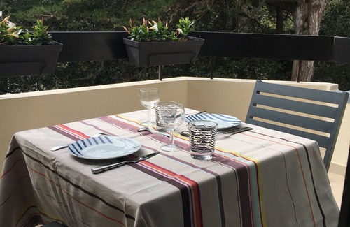 La Baule-Escoublac Apartment | Tranquil Studio Steps from the Beach and Market, 10/10 Rated