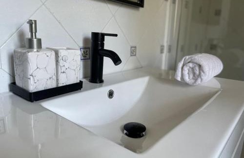 Mira House | Relax at À Beira Lago - Pet Friendly with Ocean Views