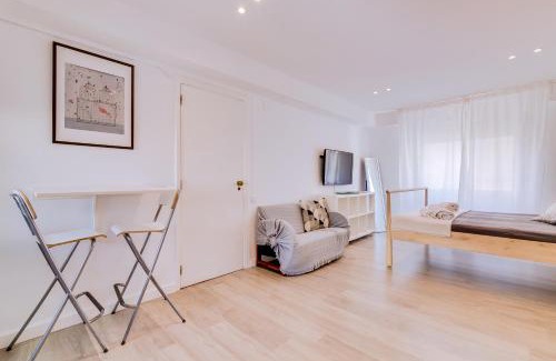 Sao Pedro House | Oceanfront À da Avó - The Guesthouse with Pet-Friendly Perks