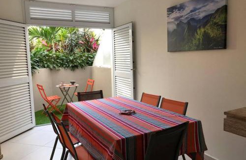L'Ermitage-les-Bains Apartment | Seaside Escape: Vibrant Apartment Steps from the Lagoon