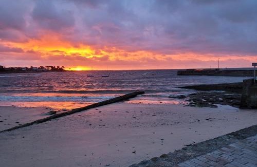 Larmor-Plage Apartment | Step Away to the Ocean: Family-Friendly Getaway Awaits!
