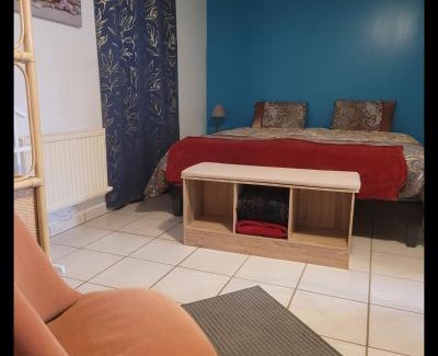 Yevres House | Relax at À la campagne: Pet-Friendly Retreat with High Ratings