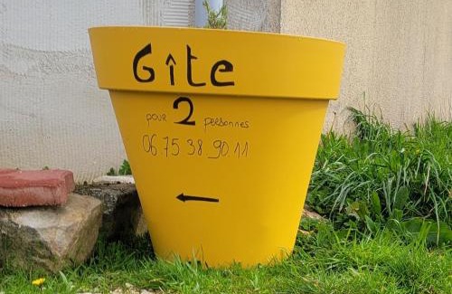 Yevres House | Relax at À la campagne: Pet-Friendly Retreat with High Ratings