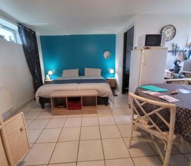 Yevres House | Relax at À la campagne: Pet-Friendly Retreat with High Ratings