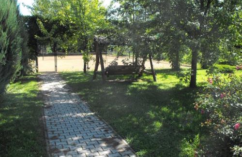 Szilvasvarad House | Discover Ágnes Pihenőház: Oceanfront Retreat with Breakfast