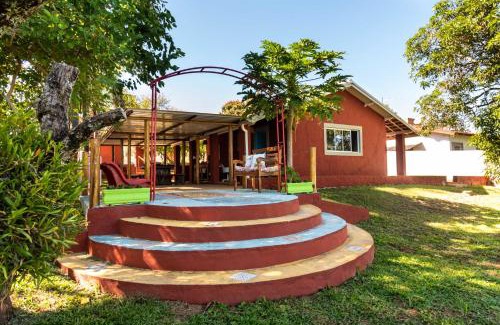 Aguas de Sao Pedro House | Indulge at Águas de São Pedro: Poolside Family Retreat