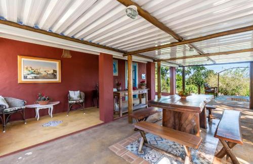 Aguas de Sao Pedro House | Indulge at Águas de São Pedro: Poolside Family Retreat