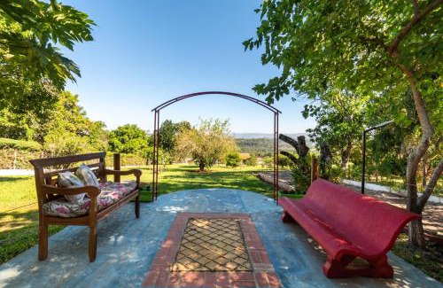 Aguas de Sao Pedro House | Indulge at Águas de São Pedro: Poolside Family Retreat