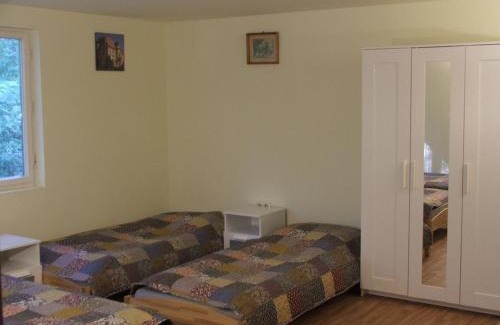 Many Apartment | Dreamy Álomvölgy: Family-Friendly with Breakfast & Hot Tub