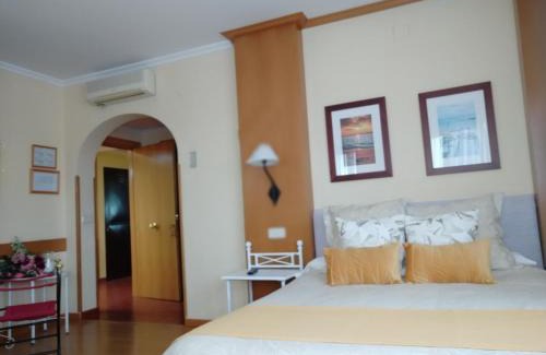 Manzanares Hotel | Pet-Friendly Haven with Pool & Restaurant at El Cruce