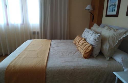 Manzanares Hotel | Pet-Friendly Haven with Pool & Restaurant at El Cruce