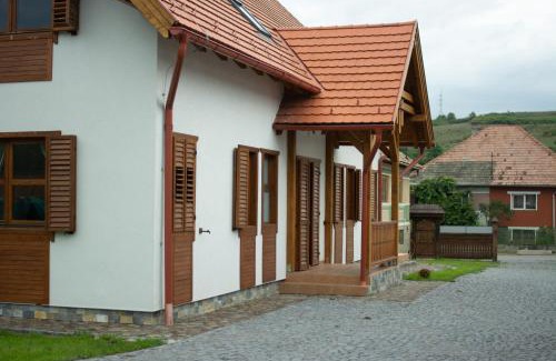 Bisericani Bed & Breakfast | Family-Friendly Átalvetős Agropanzió with Pool Access
