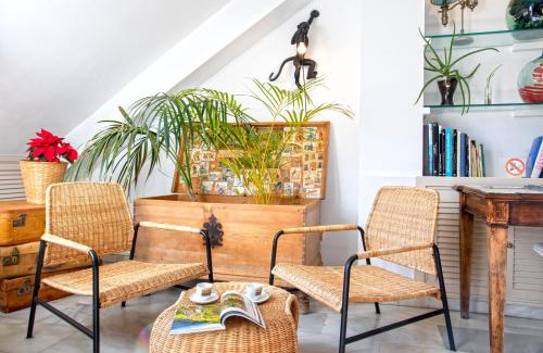 Ensanche Centro Apartment | Bright ÁTICO in SOHO: Top-Rated Family-Friendly Retreat