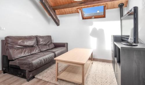 Canfranc Apartment | Family-Friendly Ático Canfranc: Your Ideal Getaway