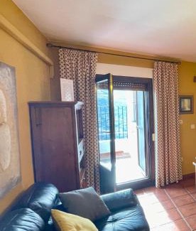 Bubion Apartment | Top-Rated Ático CASA CHE: Family-Friendly Retreat