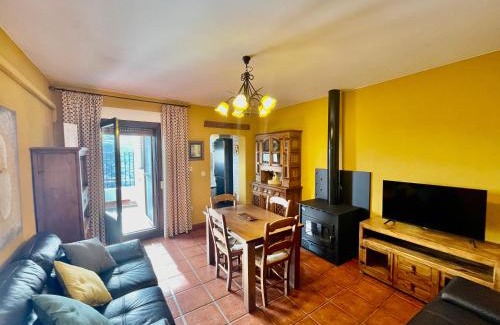 Bubion Apartment | Top-Rated Ático CASA CHE: Family-Friendly Retreat