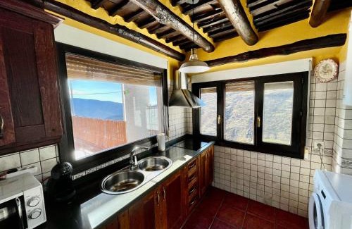 Bubion Apartment | Top-Rated Ático CASA CHE: Family-Friendly Retreat