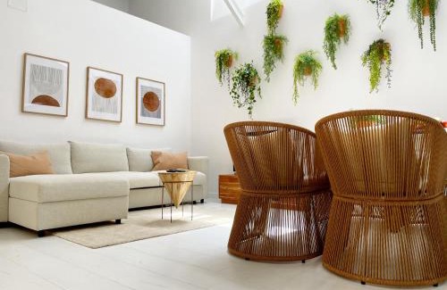 La Goleta Apartment | Delightful Terrace Apartment in La Goleta – Rated 10/10