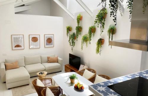 La Goleta Apartment | Delightful Terrace Apartment in La Goleta – Rated 10/10