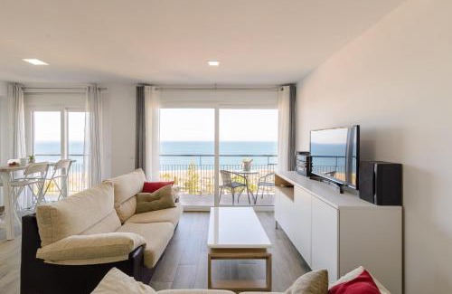 Torre del Mar Apartment | Oceanfront Retreat with Spectacular Sea Views - 4-Star Stay