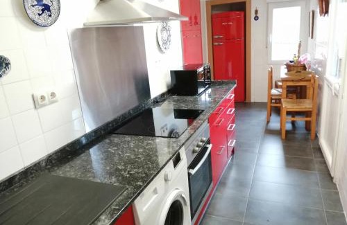 Cimadevilla Apartment | Scenic Ático en Cimadevilla with Ocean Views & Pet-Friendly