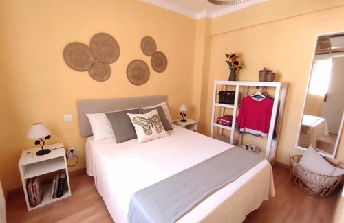 Explanada de la Estacion Apartment | Central Málaga Retreat with Family-Friendly Amenities