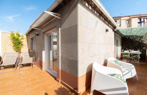 Casco Vello Apartment | Cozy Attic Retreat with Ocean Views in Vigo