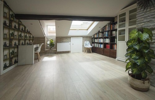 Tudela Apartment | Discover Ático La Mejana: Family-Friendly with Hot Tub