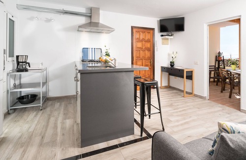 Las Zocas Apartment | Top-Rated ÁTICO Martín: Family-Friendly Holiday Home
