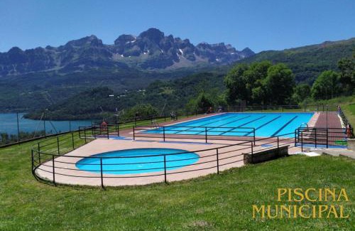Panticosa Apartment | Discover Ático Mendia: Family-Friendly 4-Star Retreat