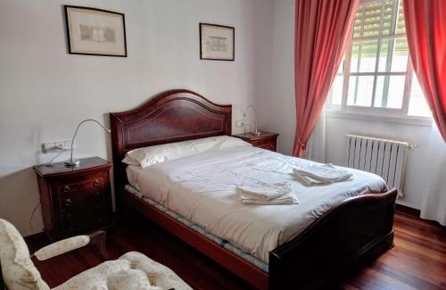 Castro Caldelas Apartment | Family-Friendly Ático Pilos: Ideal for Your Next Getaway