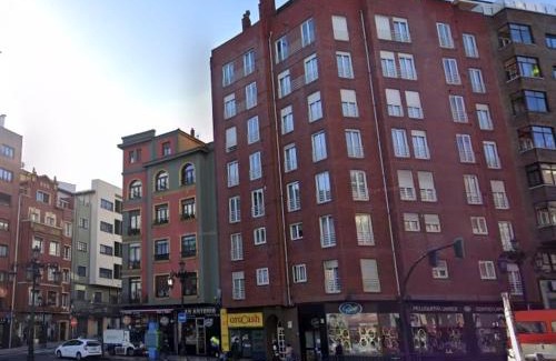 Oviedo City Centre Apartment | Guest Rated 9.8: Ático Salesas for Family-Friendly Stays